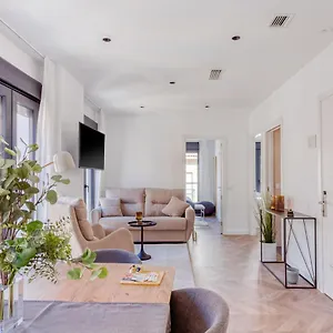 Limehome Calle Ancha Del Carmen Apartahotel Málaga